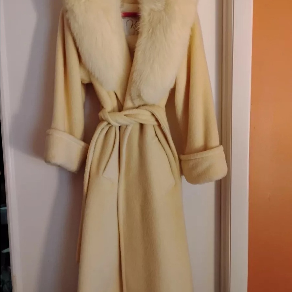 Luxurious Cream Fur Collar Coat